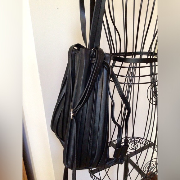 Vegan leather black bucket bag - Picture 3 of 7